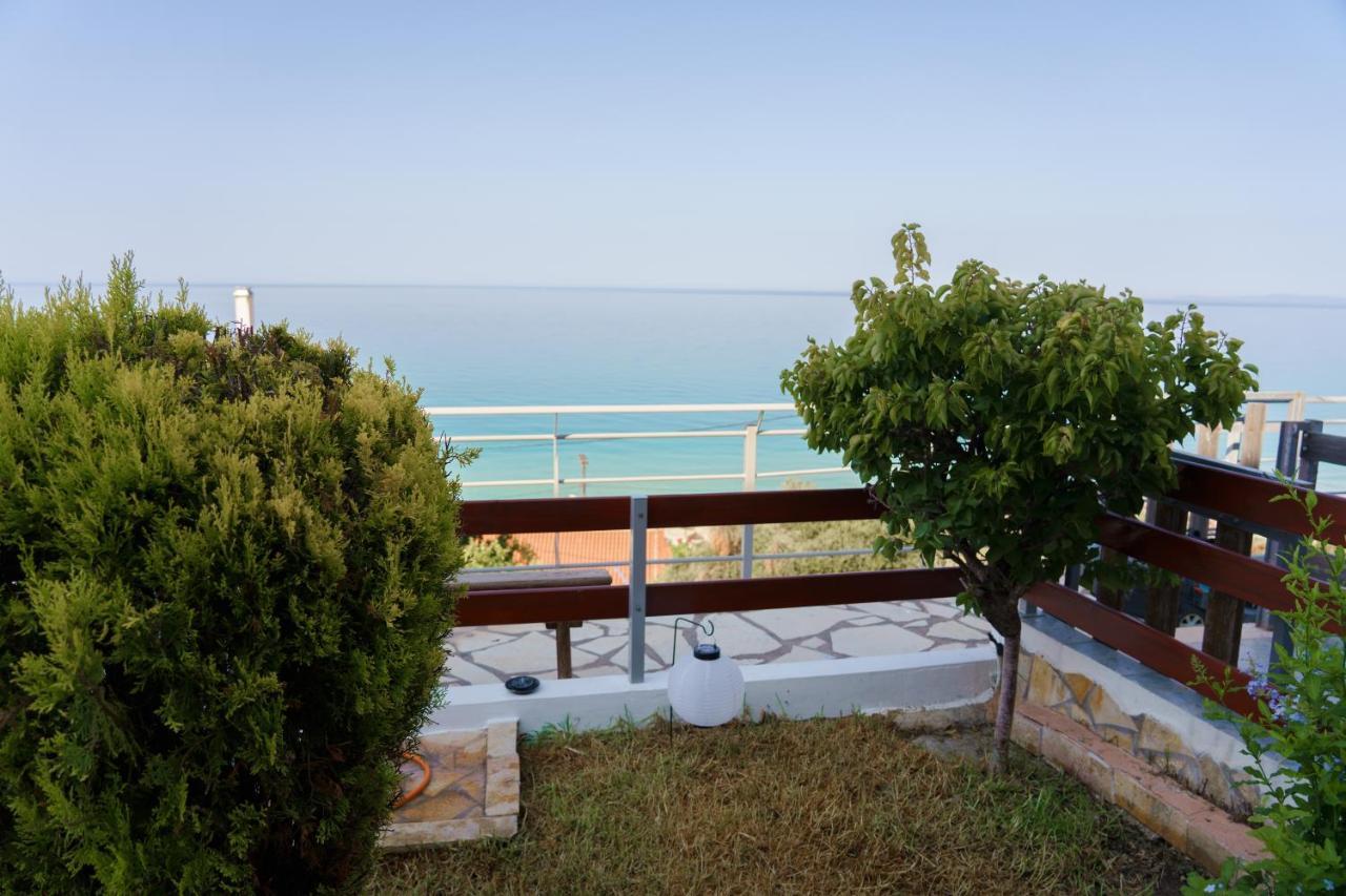 Loutsa By The Sea Apartamento Exterior foto